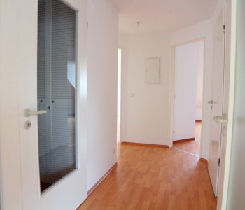 Wohnung-Flur_Wiesbaden-Biebrich_Immobilien-Makler_Alexander-Kurz_Wiesbaden_2015_Bild_TV_Makler_Dachgeschosswohnung Wohnung-Flur_Wiesbaden-Biebrich_Immobilien-Makler_Alexander-Kurz_Wiesbaden_2015_Bild_TV_Makler_Dachgeschosswohnung